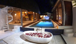 PROMO! Private Vacation Rentals Villa, 2 Pools,4 Bedrooms,4 Bathrooms, Bali Seminyak